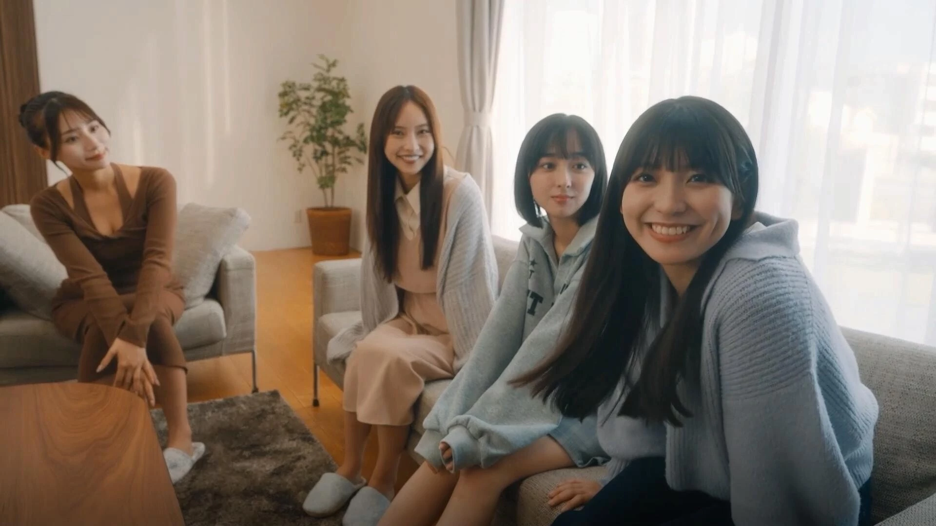 《嘟嘟嘟~恋爱信号响不停，美女室友们教我如何