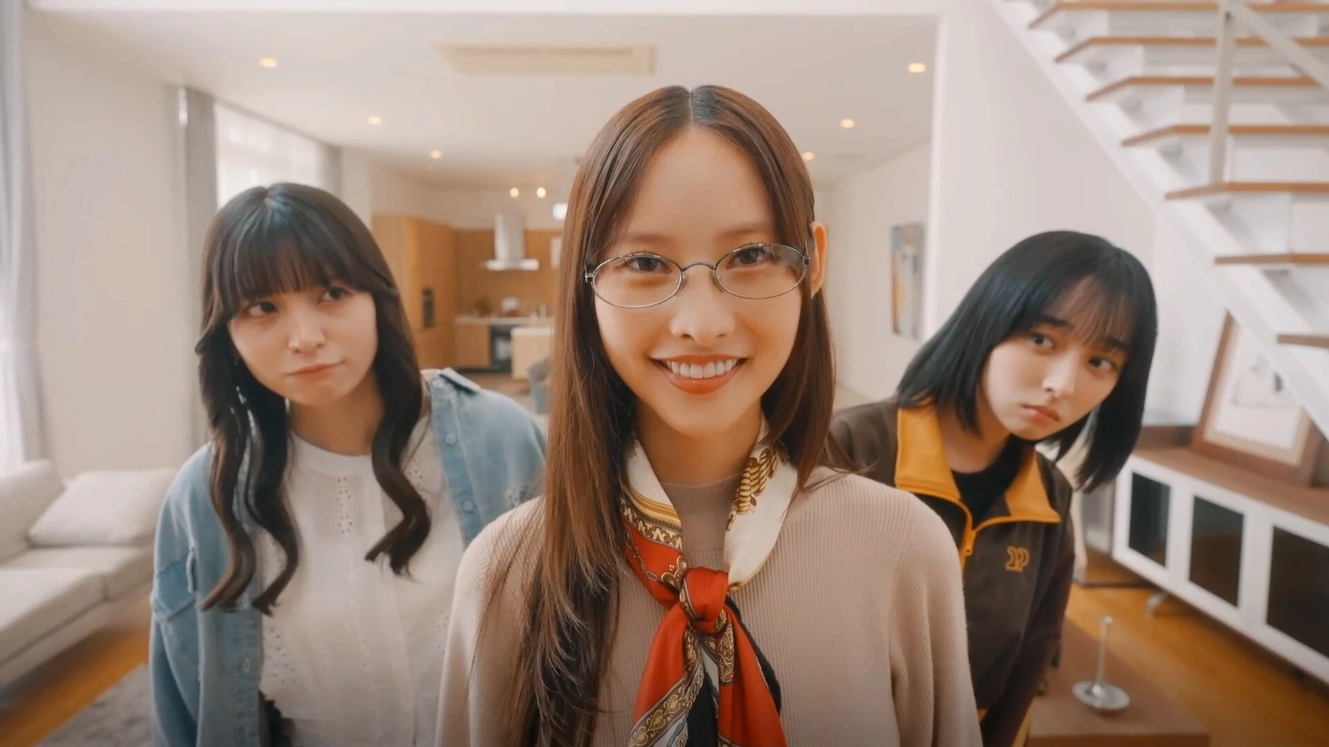 《嘟嘟嘟~恋爱信号响不停，美女室友们教我如何