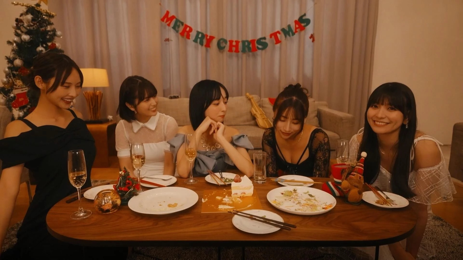 《嘟嘟嘟~恋爱信号响不停，美女室友们教我如何